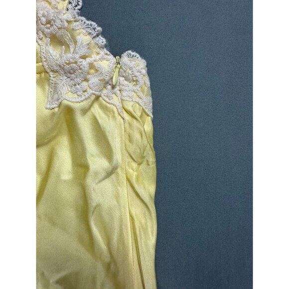 Rumored Yellow Lace Maxi Dress Size Medium - Picture 7 of 12